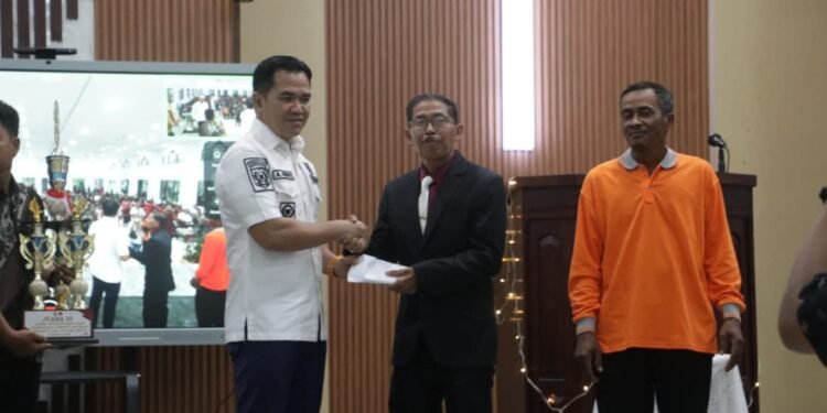 Bupati Ahmad Rifa’i Ajak Umat Kristiani Perkuat Solidaritas pada Perayaan Natal di Pangkoh Hulu