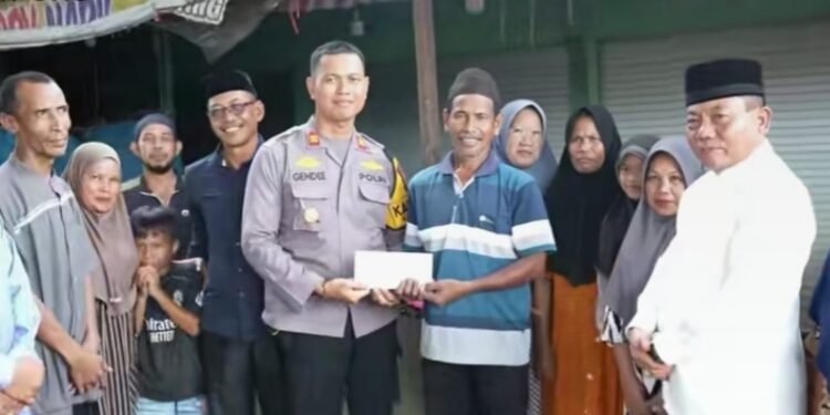 Dukung Kelancaran Jemaah Haul Guru Sekumpul, Bupati Kapuas Serahkan Bantuan untuk 37 Rest Area