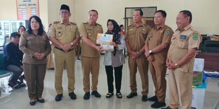 Korban Kebakaran dan Puting Beliung Terima Bantuan Stimulan dari Pemkab Kapuas
