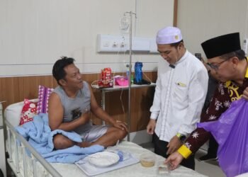 Bupati Rifa’i Berbagi Takjil, Jenguk Pasien di RSUD Pulang Pisau