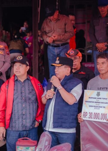 14 Rumah Terbakar di Lawang Kamah, Wiyatno Turun Tangan Salurkan Bantuan Rp30 Juta per Rumah, Kebutuhan Pokok dan Peralatan Dapur