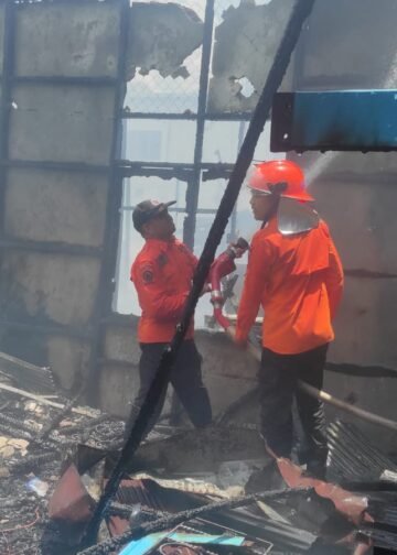 Enam Rumah Terbakar di Jalan Anggrek Kuala Kapuas, 8 KK Terdampak