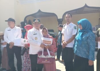 Bupati Kapuas Bergerak Cepat, Korban Kebakaran Pulau Kupang Dapat Bantuan