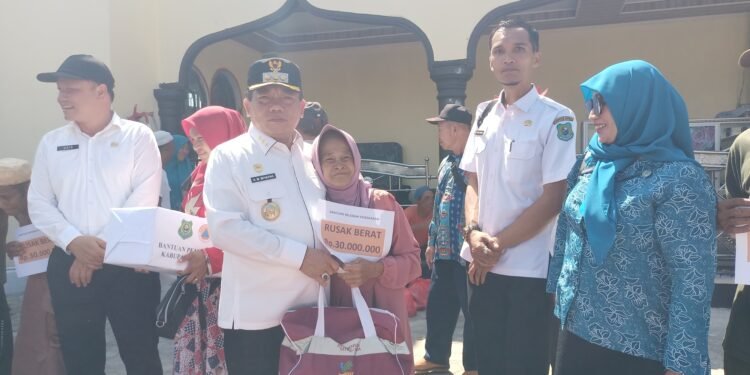 Bupati Kapuas Bergerak Cepat, Korban Kebakaran Pulau Kupang Dapat Bantuan