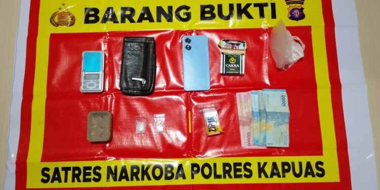 Satresnarkoba Polres Kapuas Ringkus Pengedar Sabu di Timpah, Polisi Sita Timbangan dan Uang Tunai